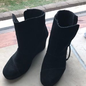 Toms wedge boots!